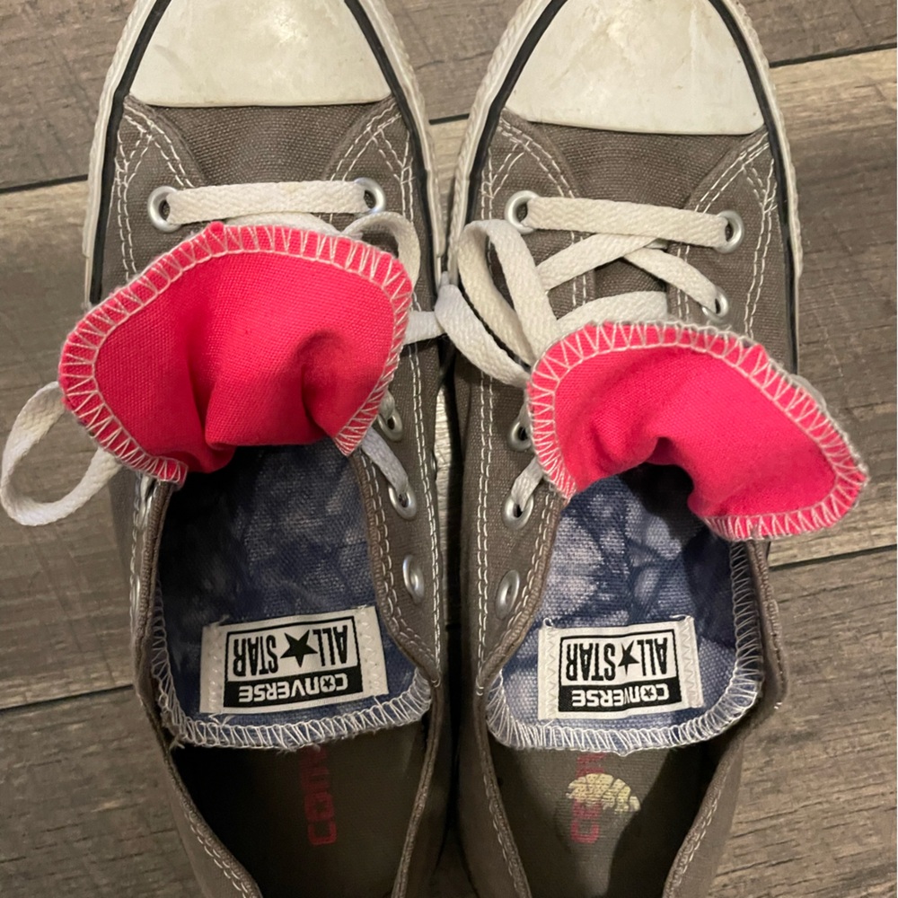 Converse AllStars size 9W, grey and pink.